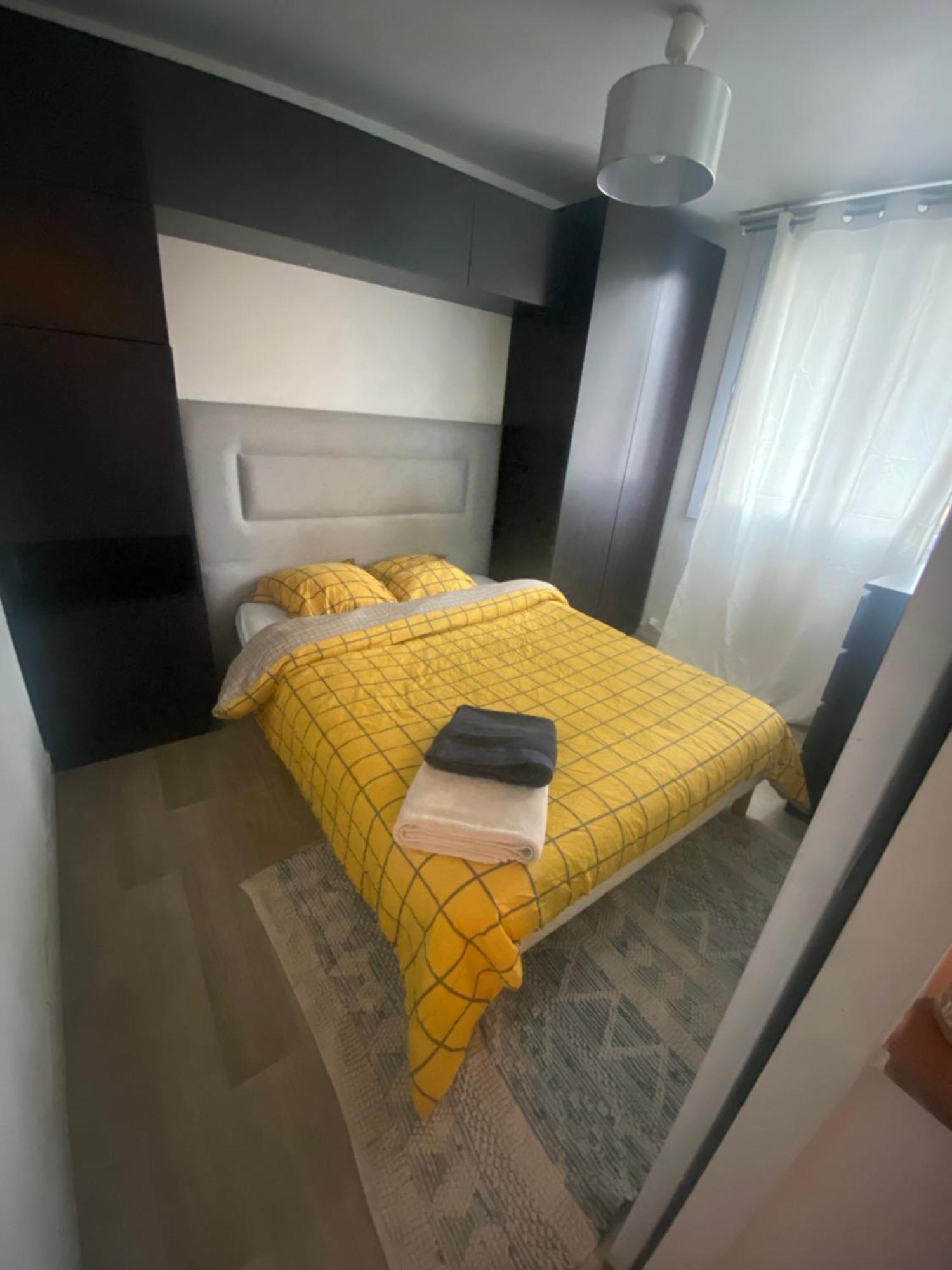Bel Appartement Spacieux ,Convivial De 3 Chambres Avec Parking Prive Secure Caen Bagian luar foto