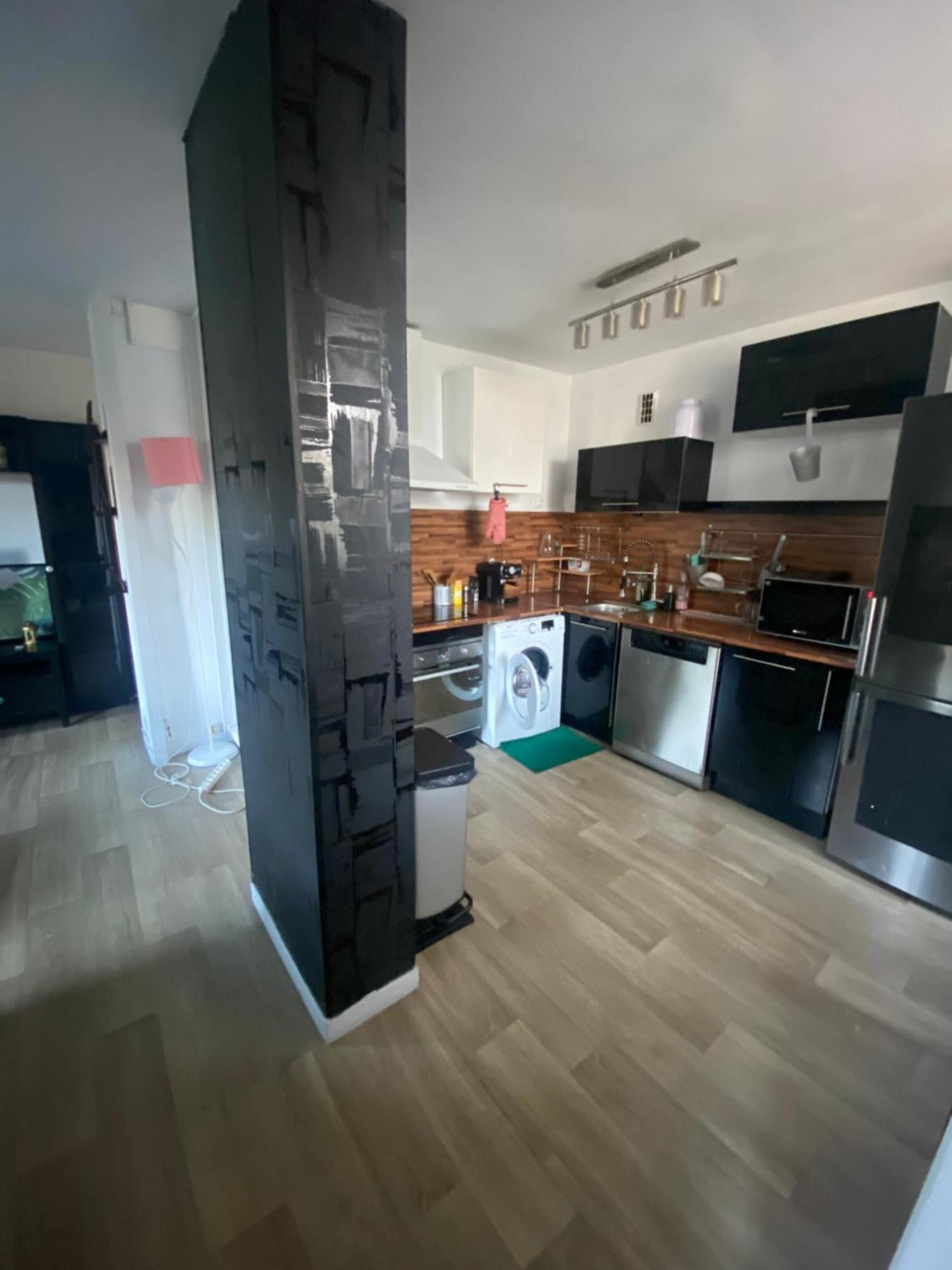 Bel Appartement Spacieux ,Convivial De 3 Chambres Avec Parking Prive Secure Caen Bagian luar foto