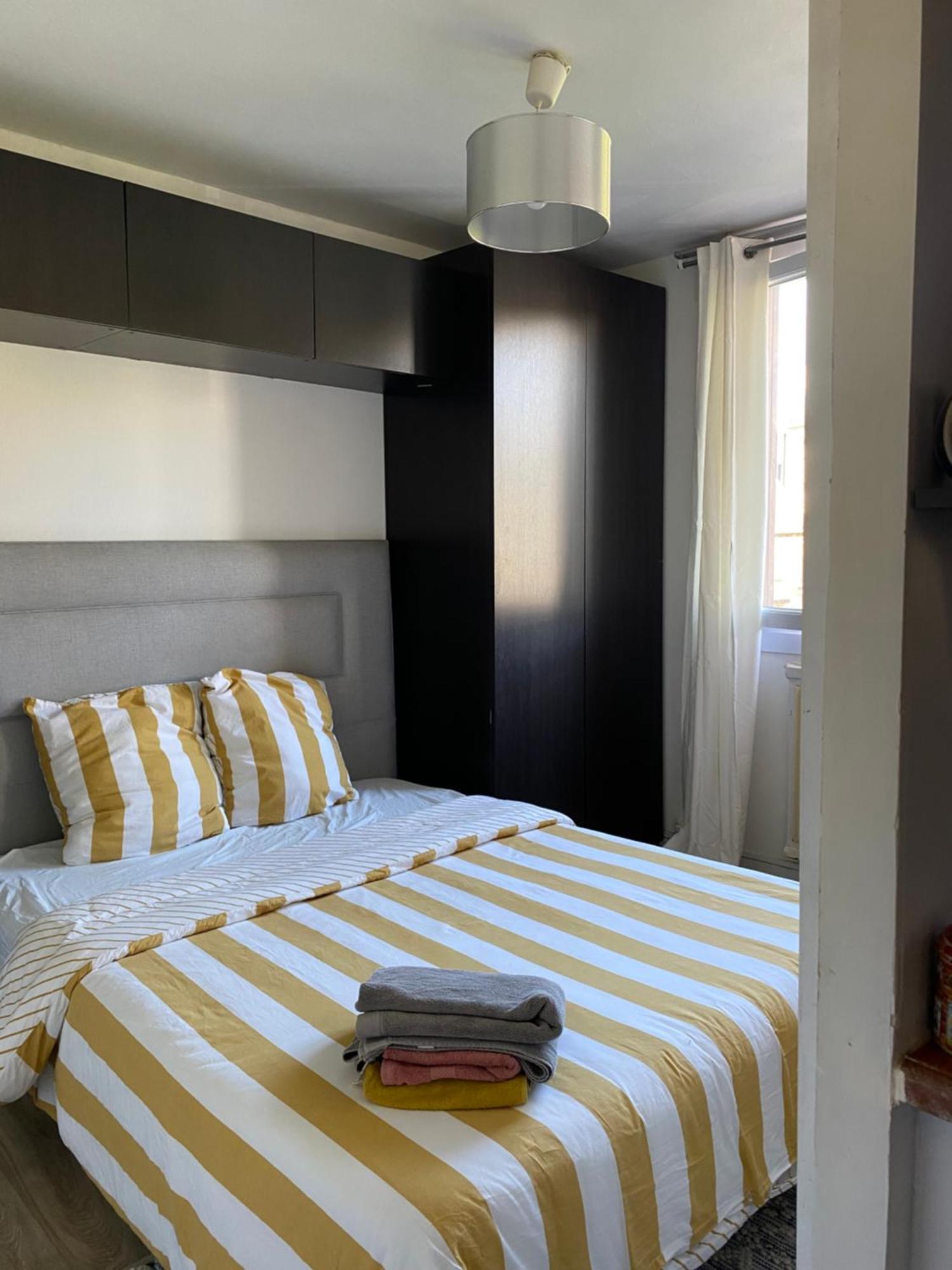 Bel Appartement Spacieux ,Convivial De 3 Chambres Avec Parking Prive Secure Caen Bagian luar foto