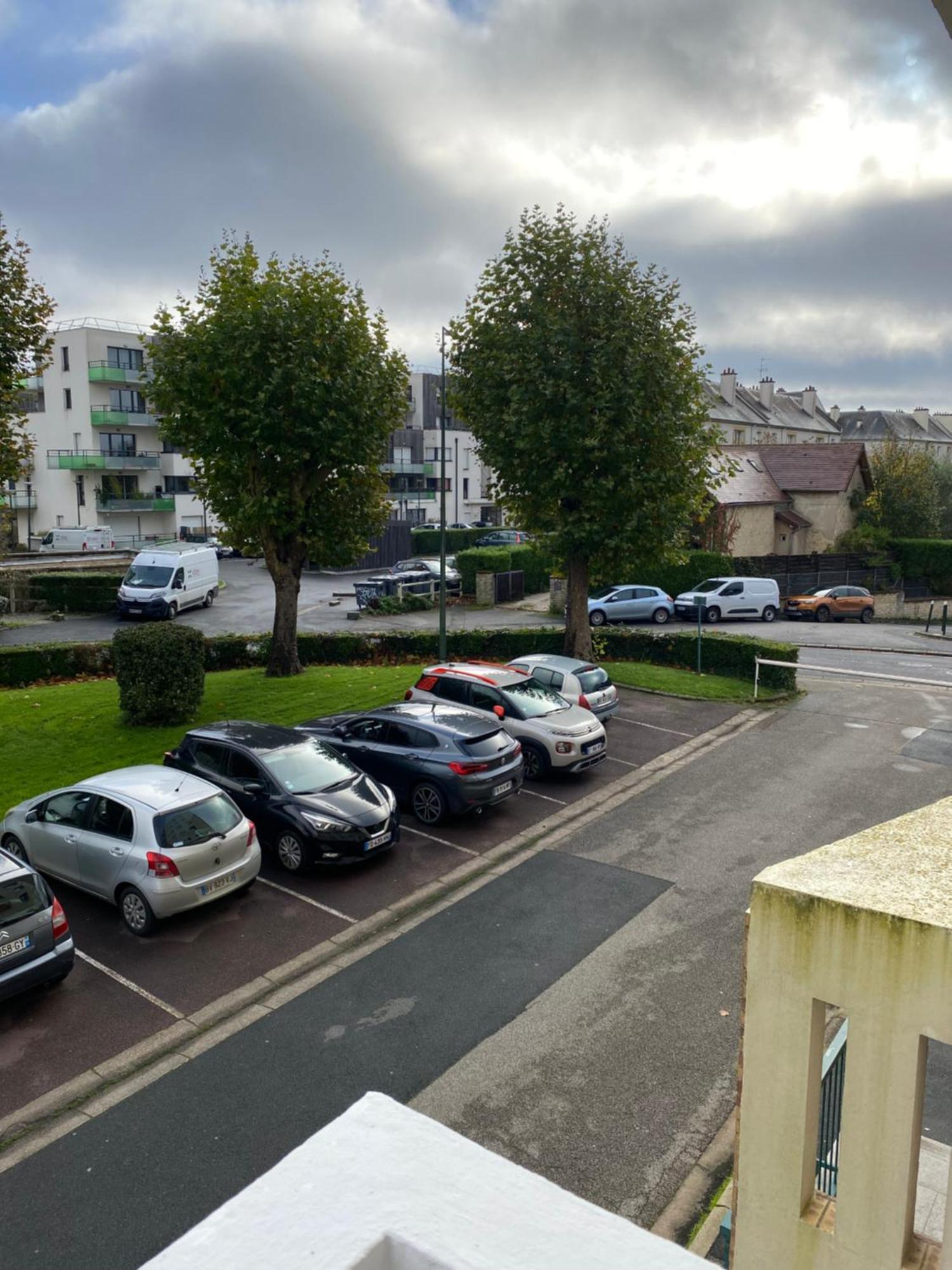 Bel Appartement Spacieux ,Convivial De 3 Chambres Avec Parking Prive Secure Caen Bagian luar foto