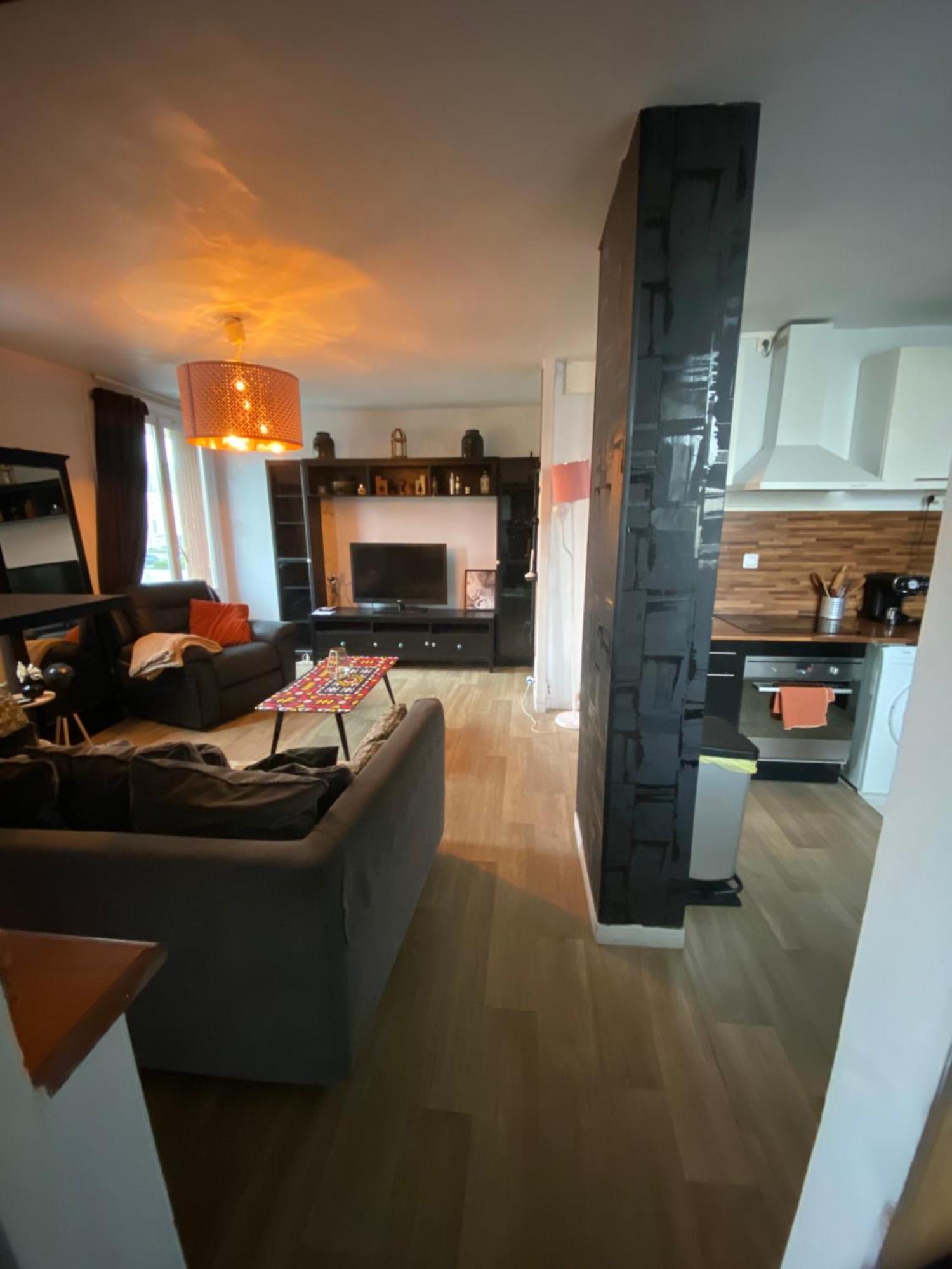 Bel Appartement Spacieux ,Convivial De 3 Chambres Avec Parking Prive Secure Caen Bagian luar foto