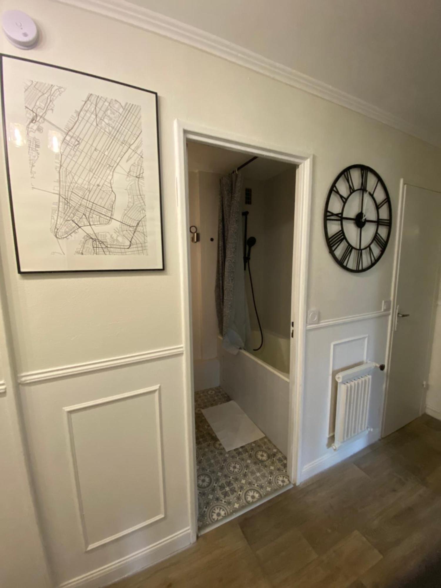 Bel Appartement Spacieux ,Convivial De 3 Chambres Avec Parking Prive Secure Caen Bagian luar foto