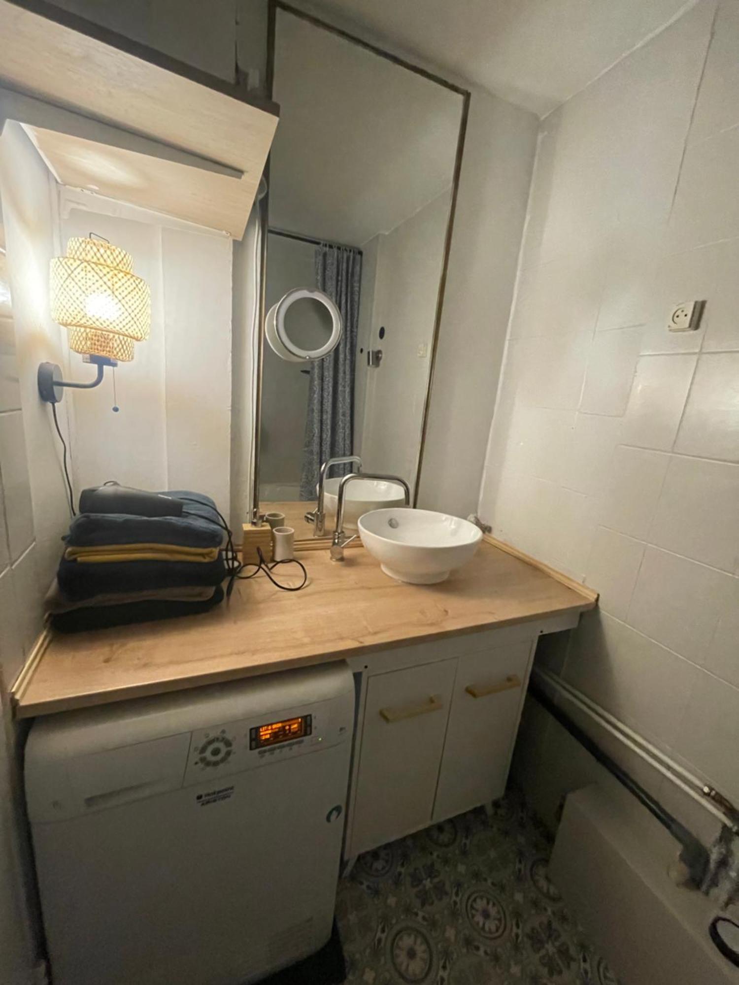 Bel Appartement Spacieux ,Convivial De 3 Chambres Avec Parking Prive Secure Caen Bagian luar foto