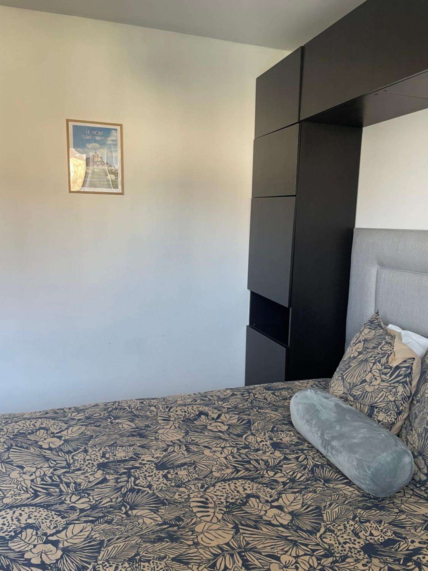 Bel Appartement Spacieux ,Convivial De 3 Chambres Avec Parking Prive Secure Caen Bagian luar foto